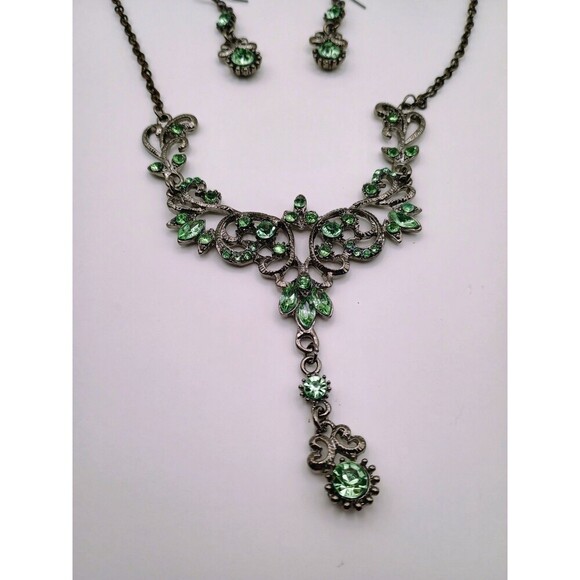 Antique Style Emerald Green Crystal Necklace Set – Renaissance Whimsical Gothic - Picture 2 of 5